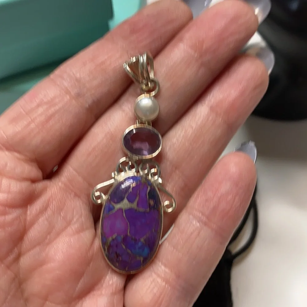 A beautiful Purple Copper Turquoise with an Amethyst gemstone - Picture 4 of 4